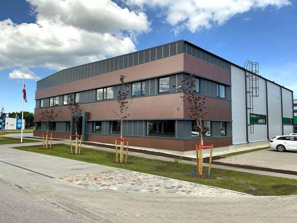 Biroju un noliktavu ēka Robežnieku ielā 12